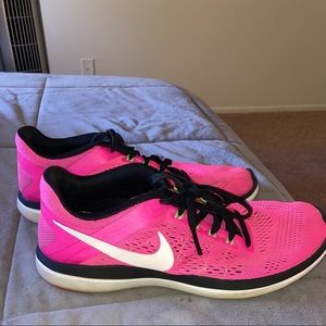 Nike 2016 Women’s Flex hot pink running shoes